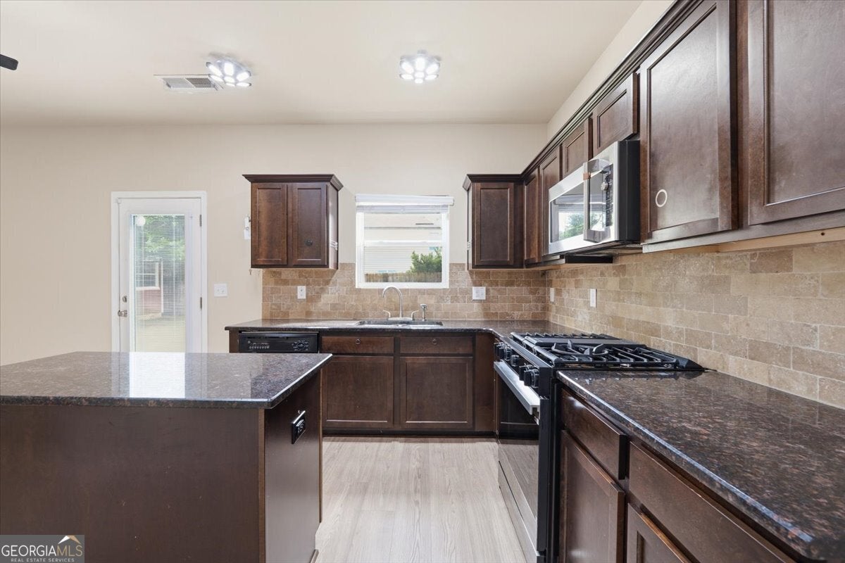 2466 Foxy DR