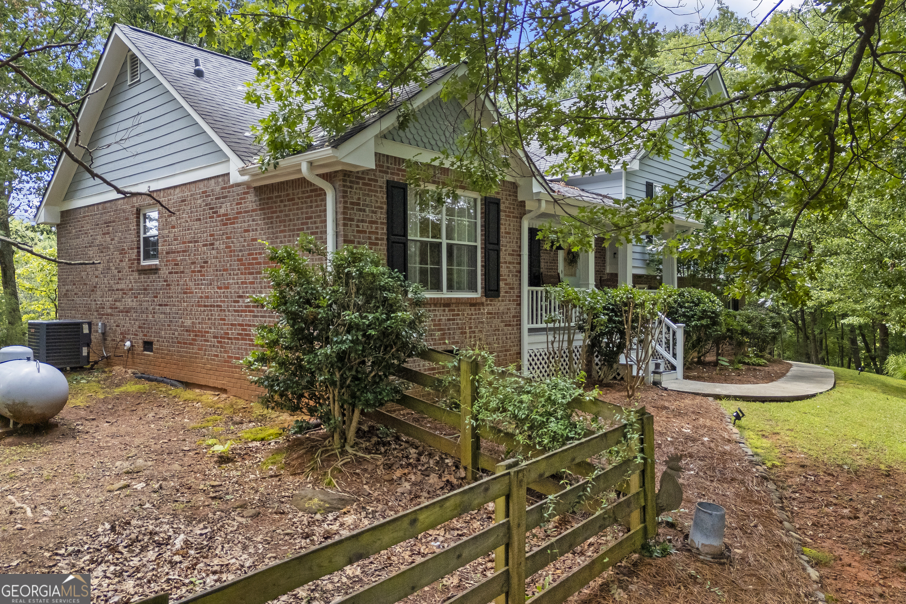 579 Willows DR