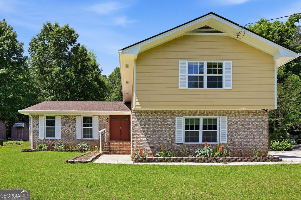 Photo of 2201 Colonial Oak Way, Stone Mountain, GA 30087 (MLS # 10764111)