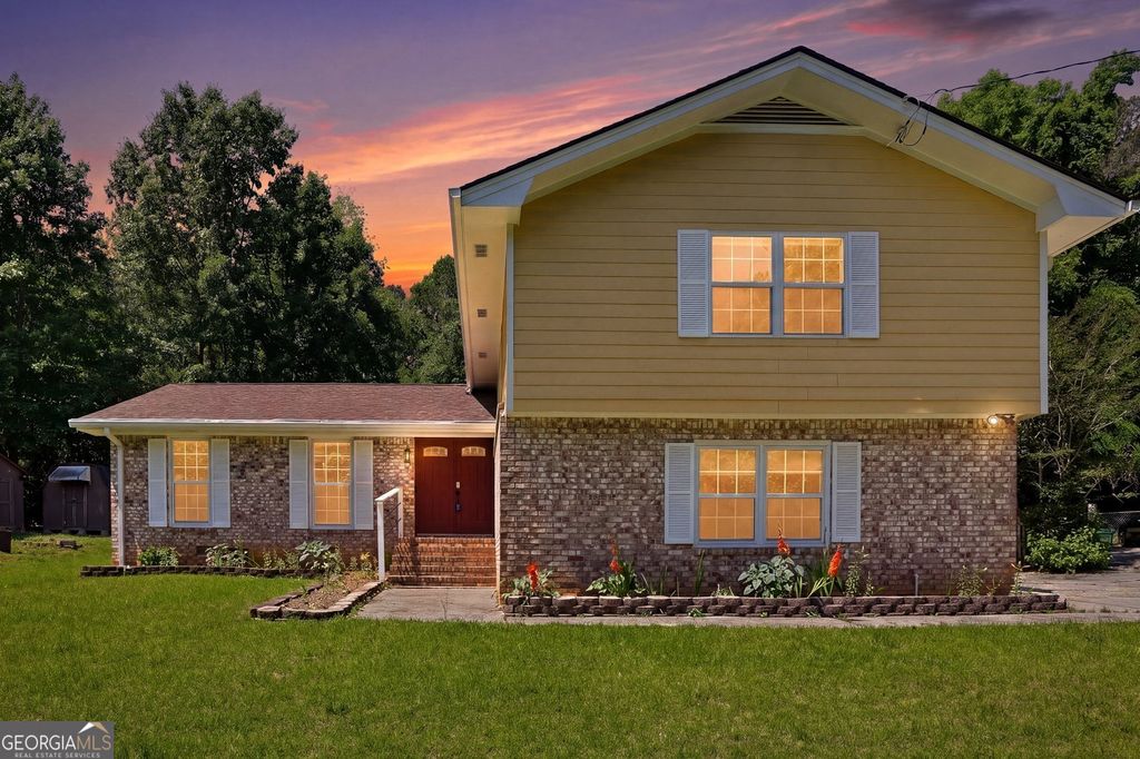 Photo of 2201 Colonial Oak Way, Stone Mountain, GA 30087 (MLS # 10764111)