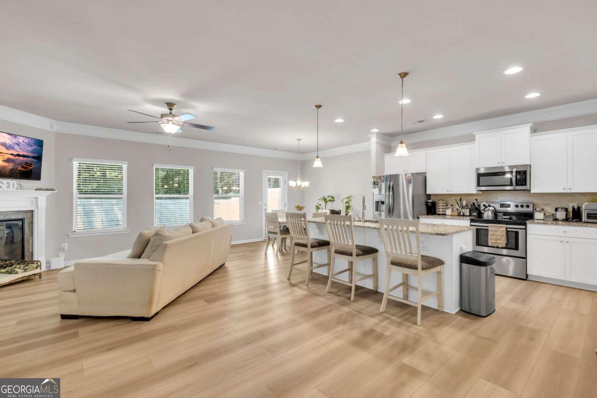 411 Crescent Woode DR