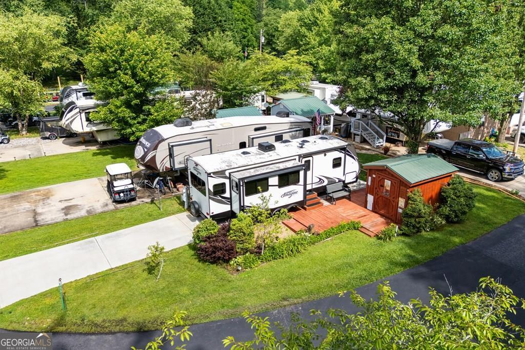 North Georgia Mountain Getaway!! Located in the beautiful Rivers Edge RV Park, this exquisite 2018 Imagine by Grand Design is on a concrete pad and offers 1bedroom and 1 bathroom, an electric fireplace, and a well appointed kitchen with a pantry. Outbuilding with electric and Lots of Storage! Blue Tooth Outdoor Speakers with 2 Awnings. Level Lot with Beautiful flowers and best of all it is within walking distance to the RV Park's Clubhouse and Laundromat. The HOA Fee covers the water, trash, mowing, sewer and common area maintenance.