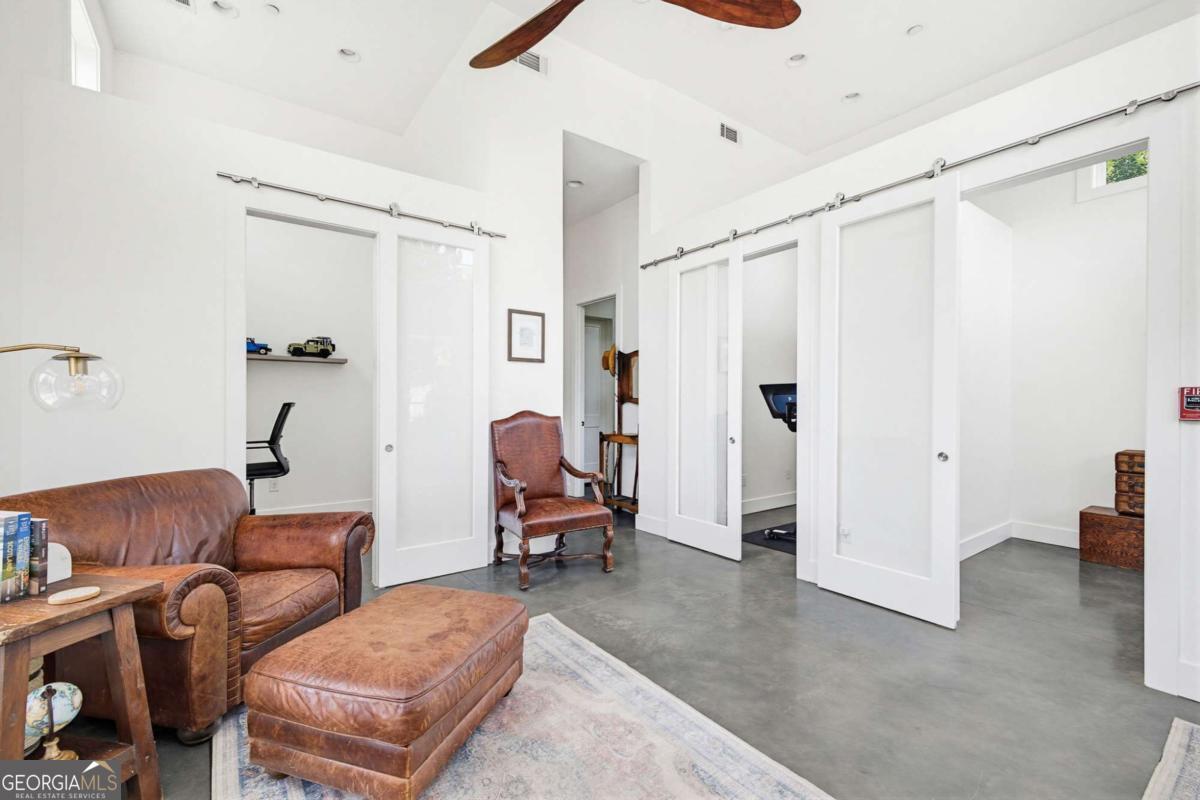 115 S Columbia DR