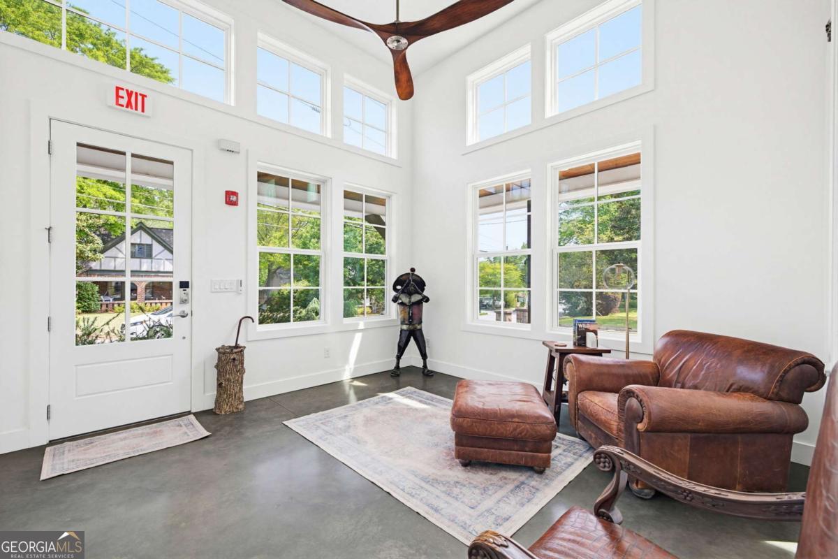 115 S Columbia DR