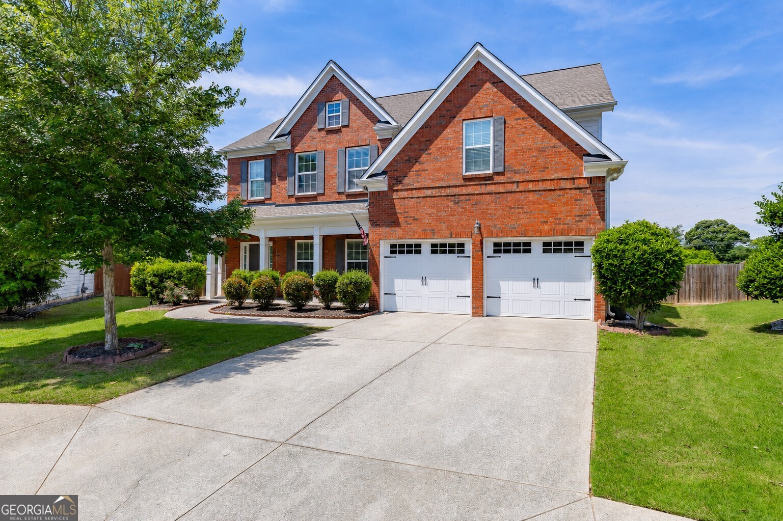 820 Sapphire LN