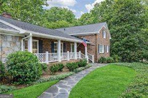 Photo of 690 Fair Oaks Manor, Atlanta, GA 30327 (MLS # 10670185)