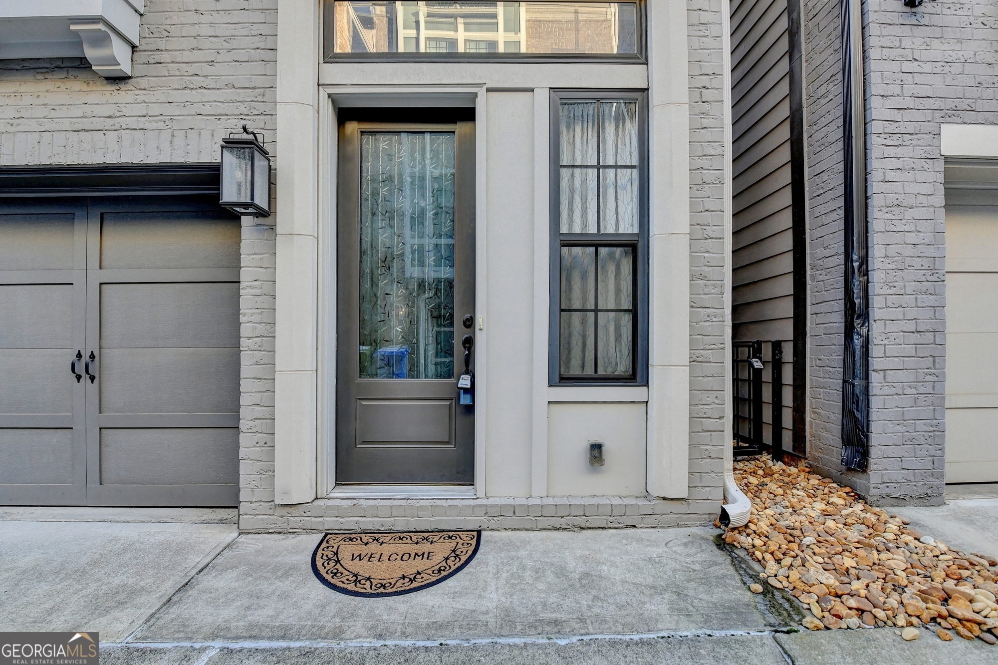 606 Broadview TER NE