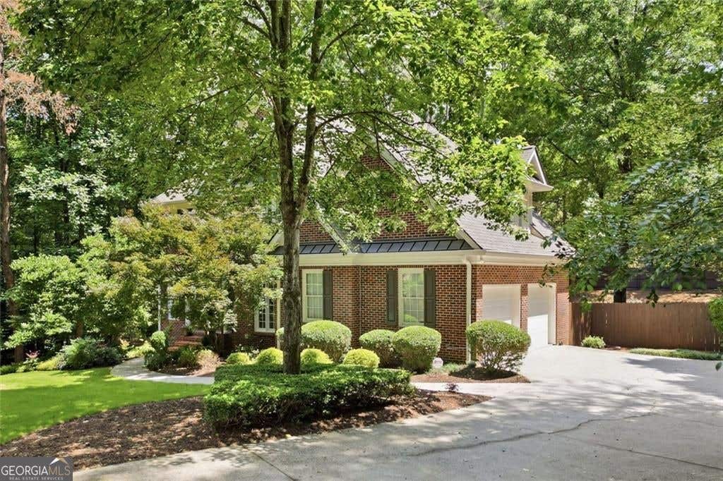 Photo of 725 Quarterpath Lane, Alpharetta, GA 30004 (MLS # 10780926)