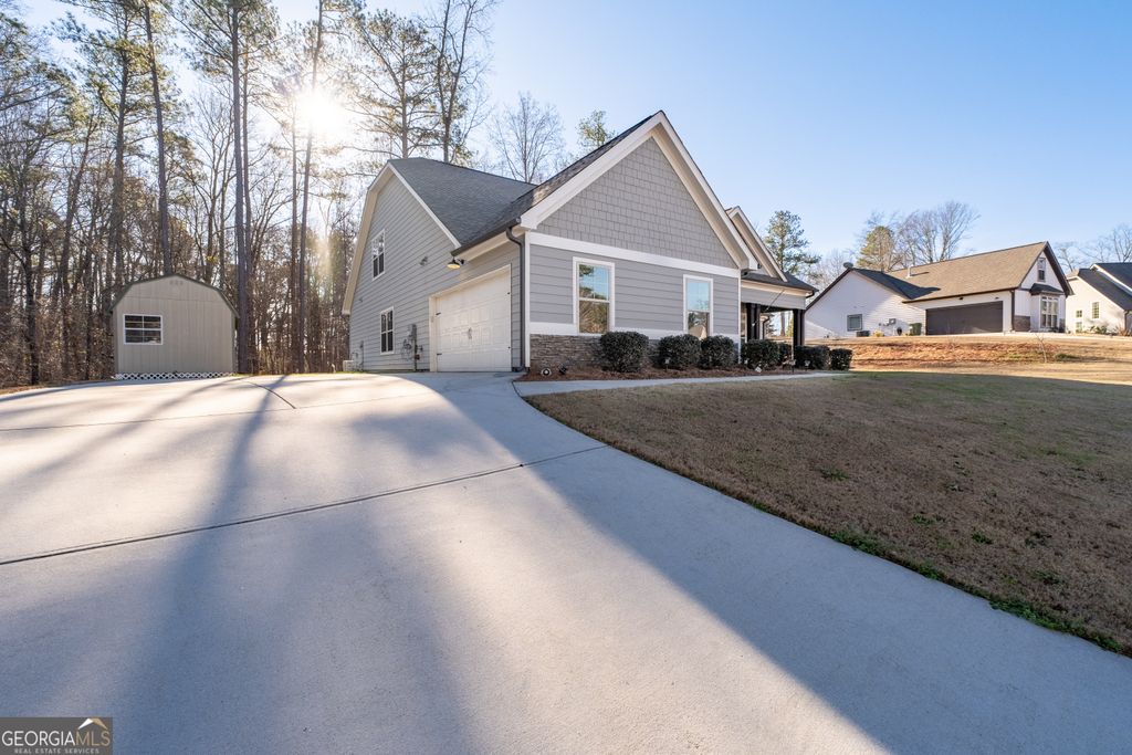 Photo of 350 Stonegate Court, Dallas, GA 30157 (MLS # 10671208)