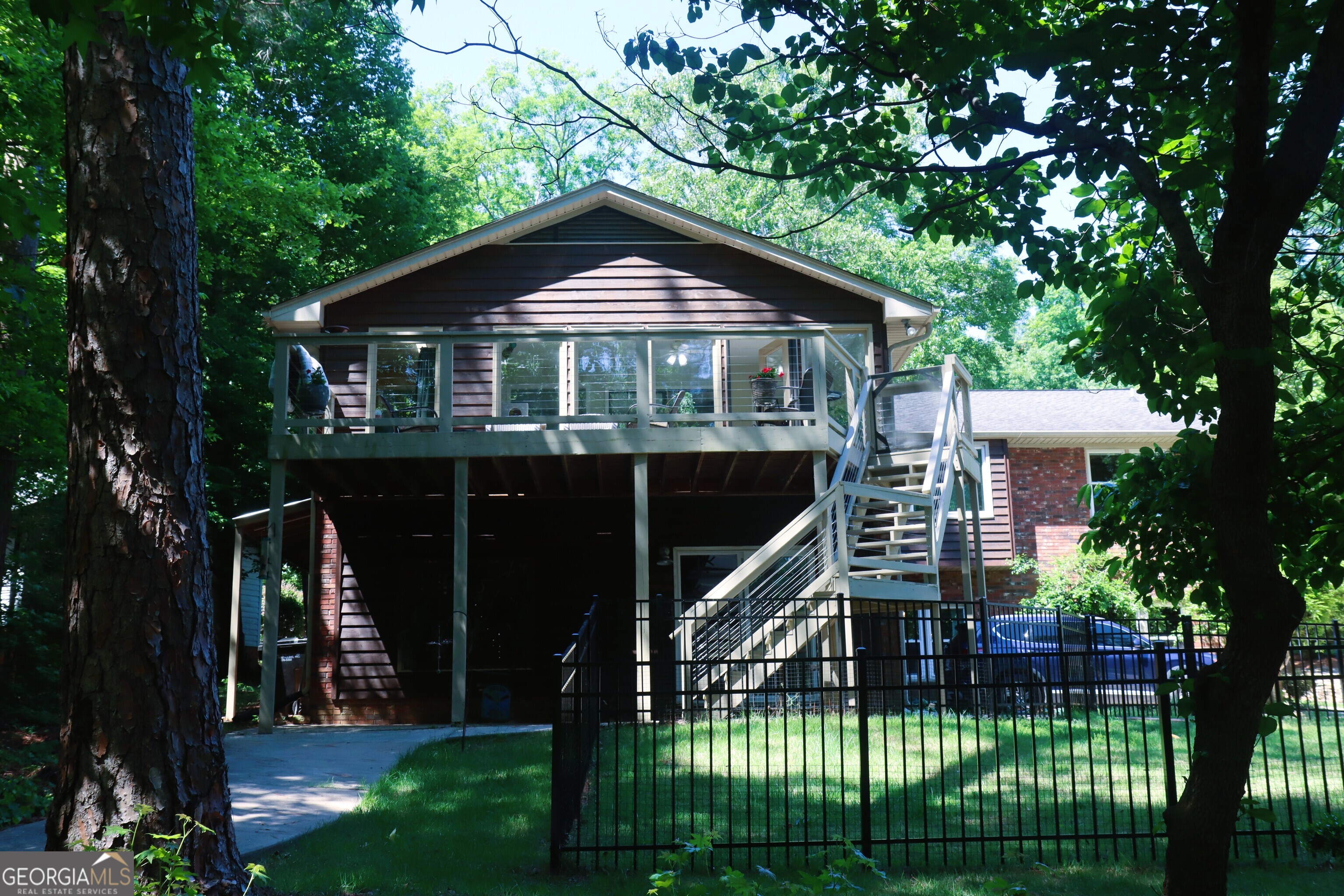 674 Ridgewood DR