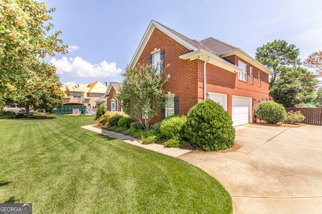 203 Avondale CIR