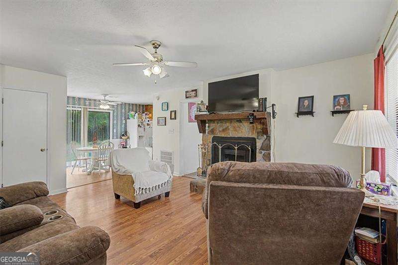 100 Willow DR