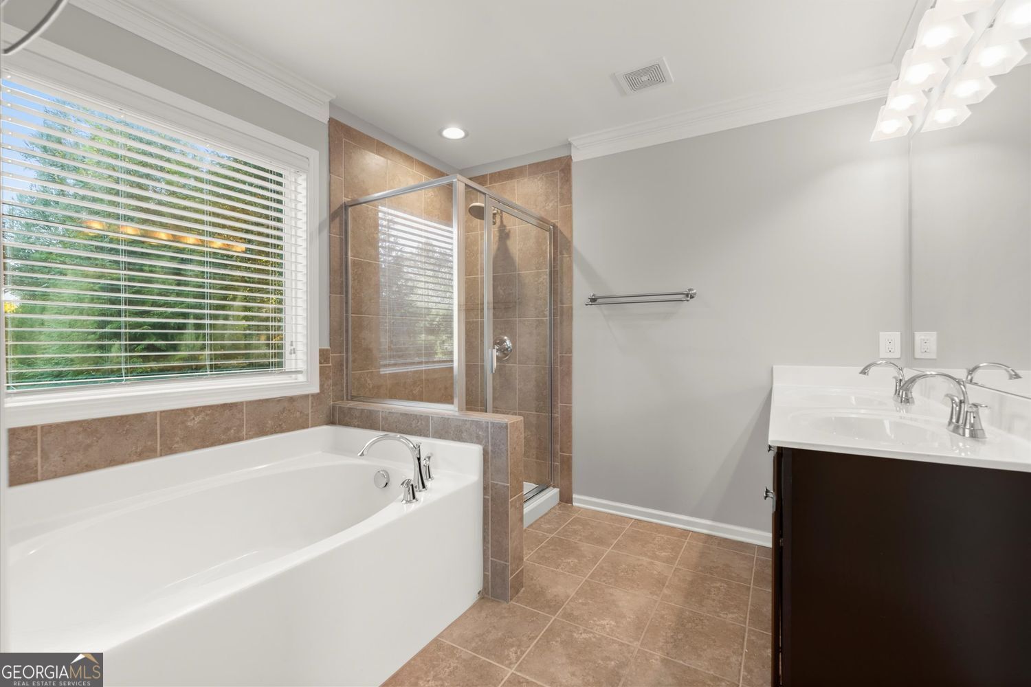 Smyrna, Georgia 30082, United States, 2 Bedrooms Bedrooms, ,4 BathroomsBathrooms,Residential,Active,223788