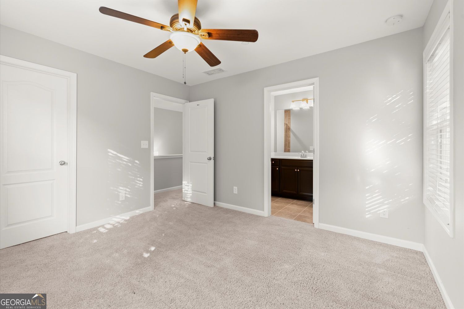 Smyrna, Georgia 30082, United States, 2 Bedrooms Bedrooms, ,4 BathroomsBathrooms,Residential,Active,223788