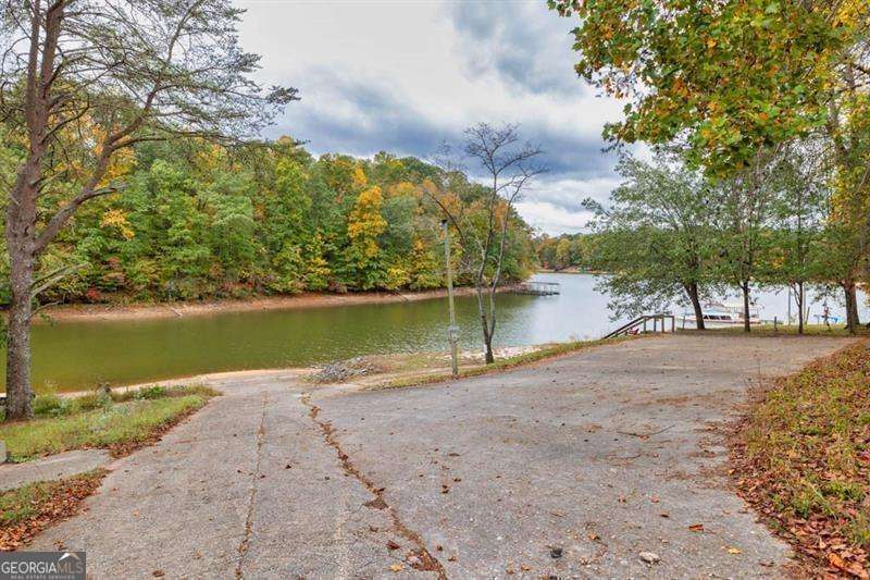 5520 Mount Shores CIR