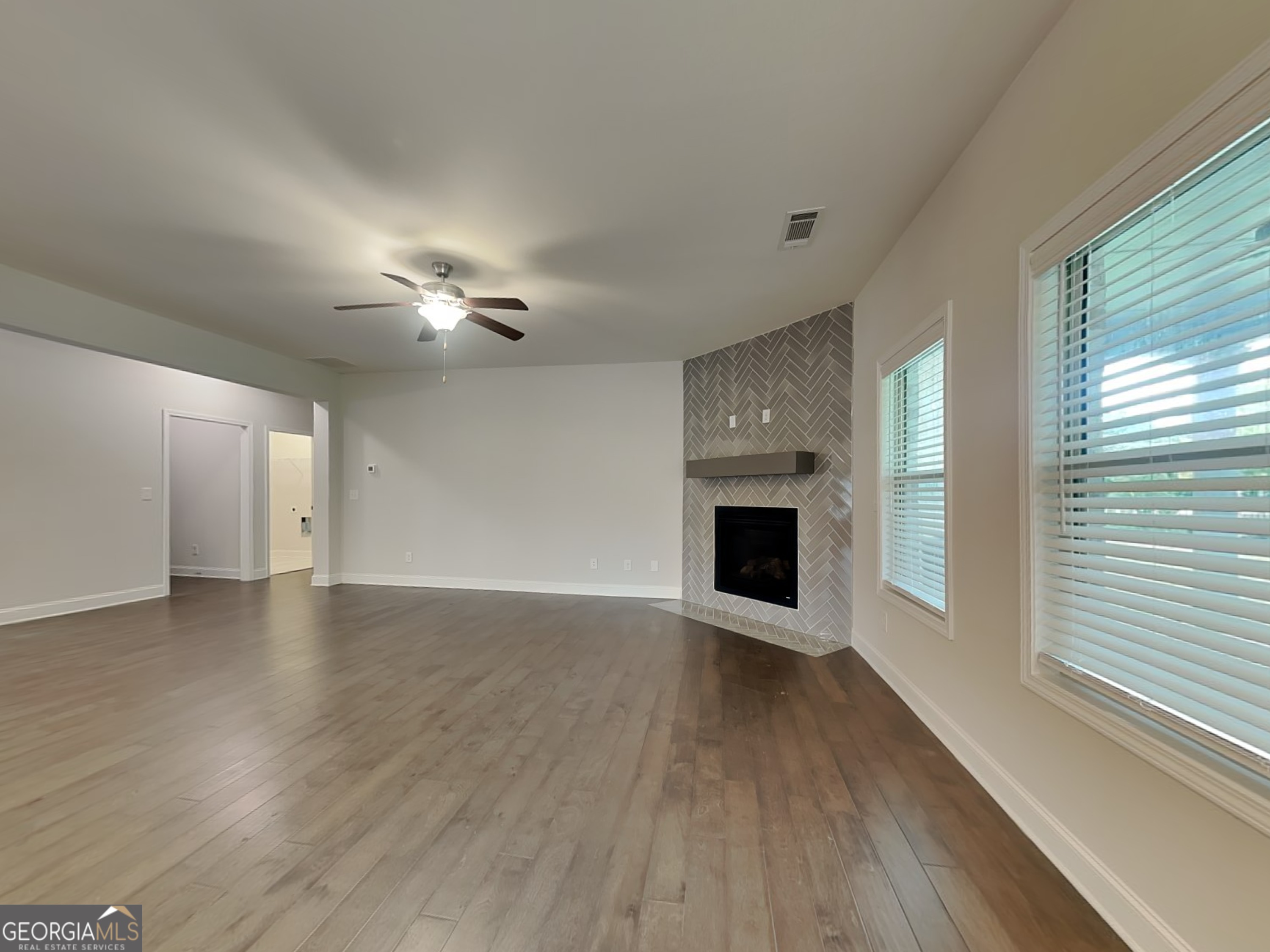 1609 Kamp Springs AVE