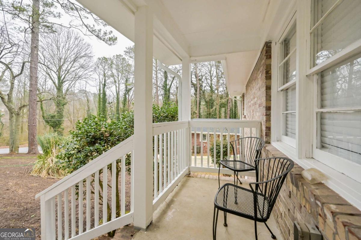 2889 White Oak DR