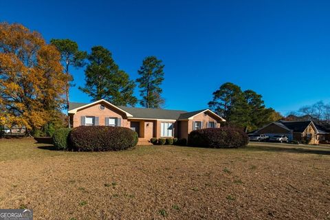 A home in Fort Valley