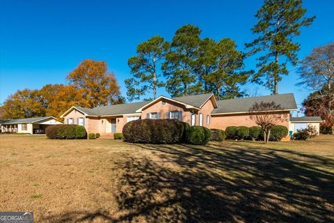 A home in Fort Valley