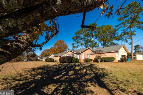 A home in Fort Valley