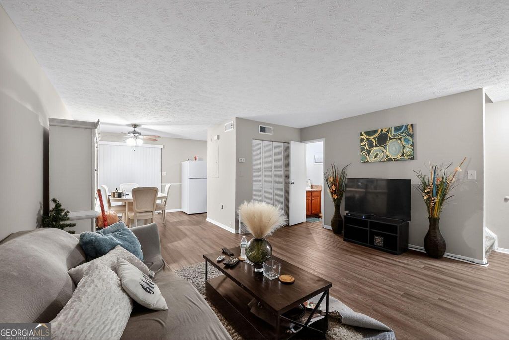 Photo of 1094 Eastview Circle NE, Conyers, GA 30012 (MLS # 10666568)