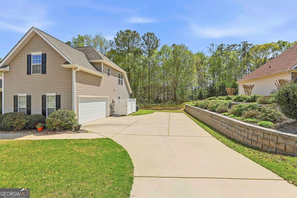 Photo of 110 Autumn Creek Dr, Senoia, GA 30276 (MLS # 10720318)