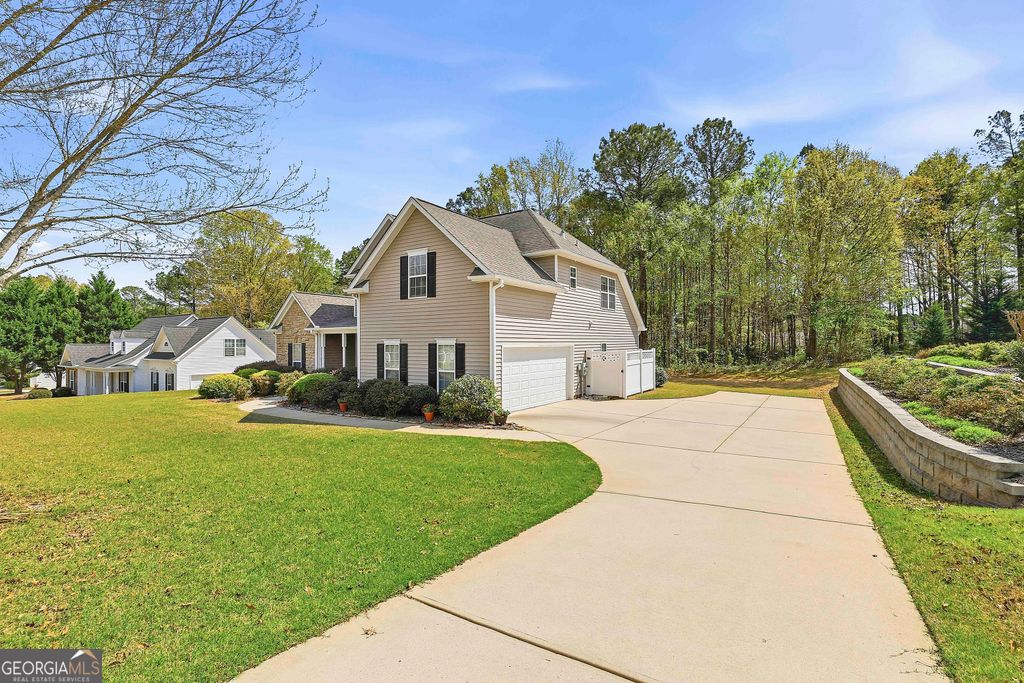 Photo of 110 Autumn Creek Dr, Senoia, GA 30276 (MLS # 10720318)