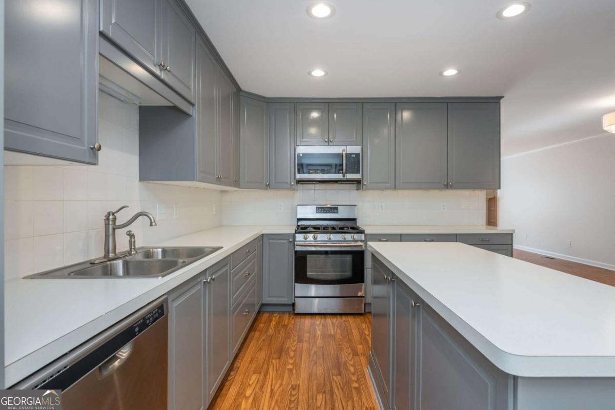 Holcomb Springs - Residential