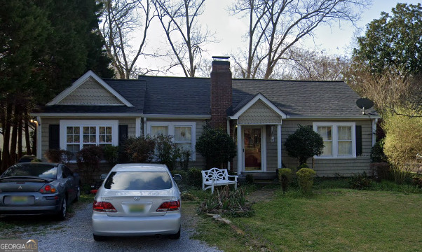 New Listing in Jacksonville, AL! Charming 3 bed, 1 bath home built in 1935 with beautiful character and a spacious 0.3-acre lot! Located on Mountain Street NE, this home offers a peaceful setting with convenient access to local schools and amenities. Features include updated utilities, high-speed internet, front and back yard space, and ceiling fans throughout. Whether you're a first-time buyer or looking to invest, this one has great potential! Contact Trista Lindsey Mitchell today! 404-287-6248