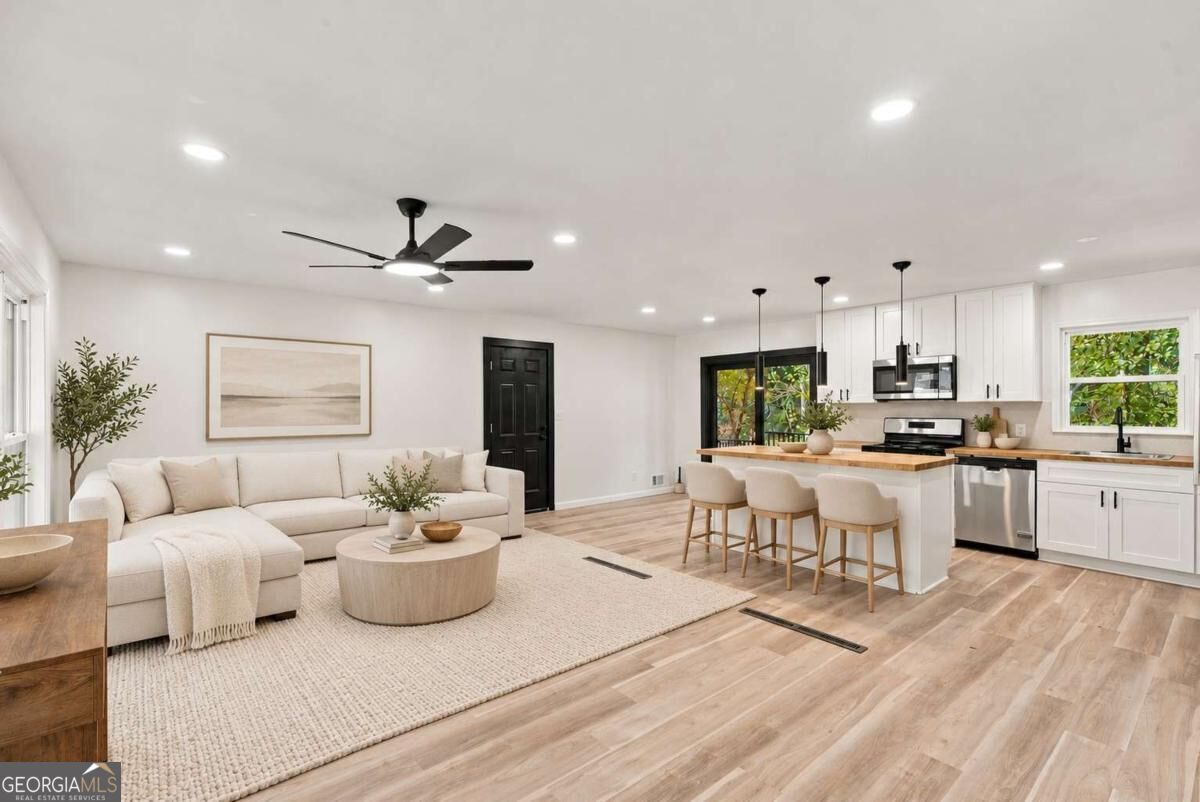 2283 Saratoga DR