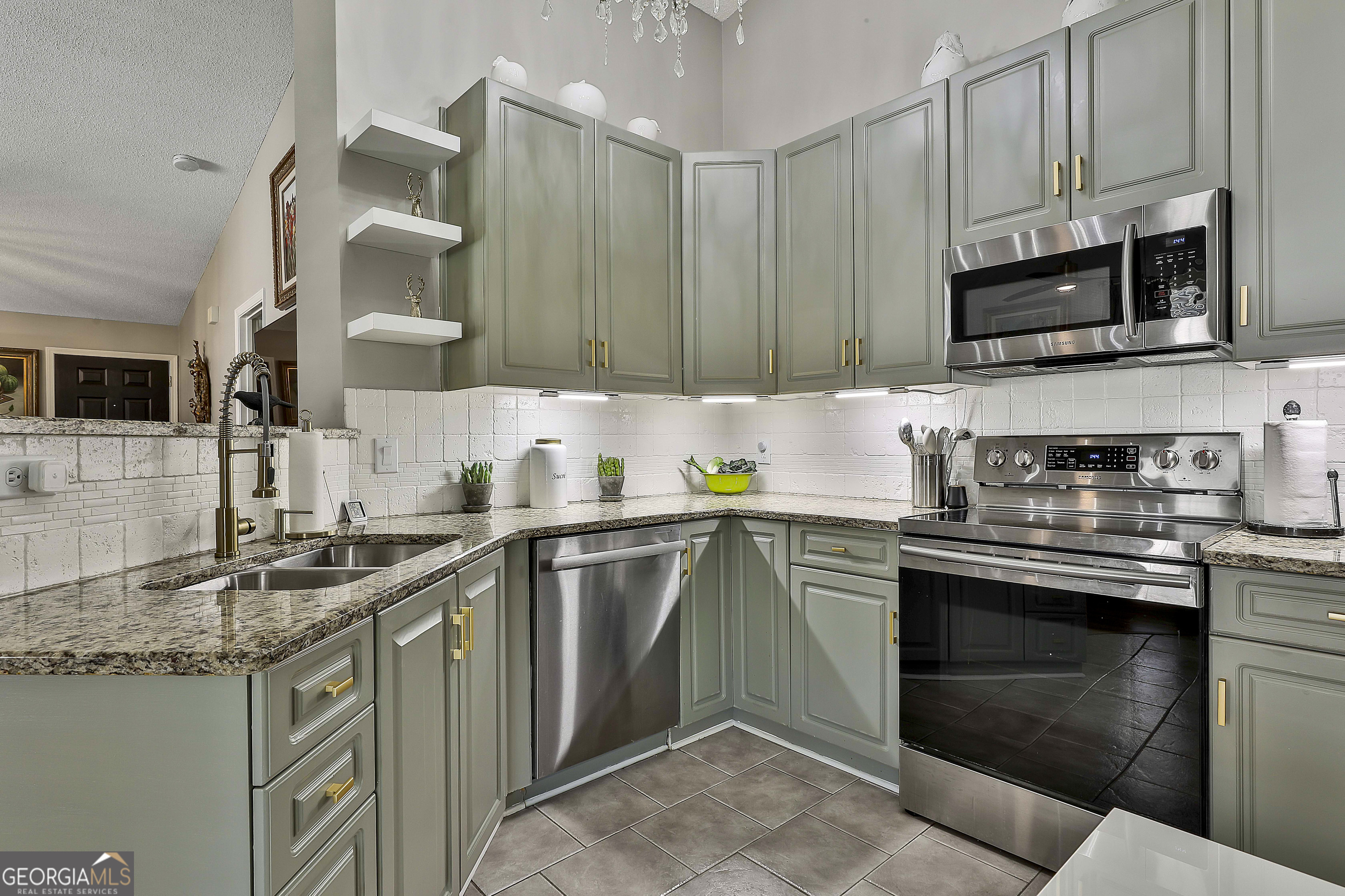 Peachtree City, Georgia 30269, United States, 2 Bedrooms Bedrooms, ,2 BathroomsBathrooms,Residential,Active,238110