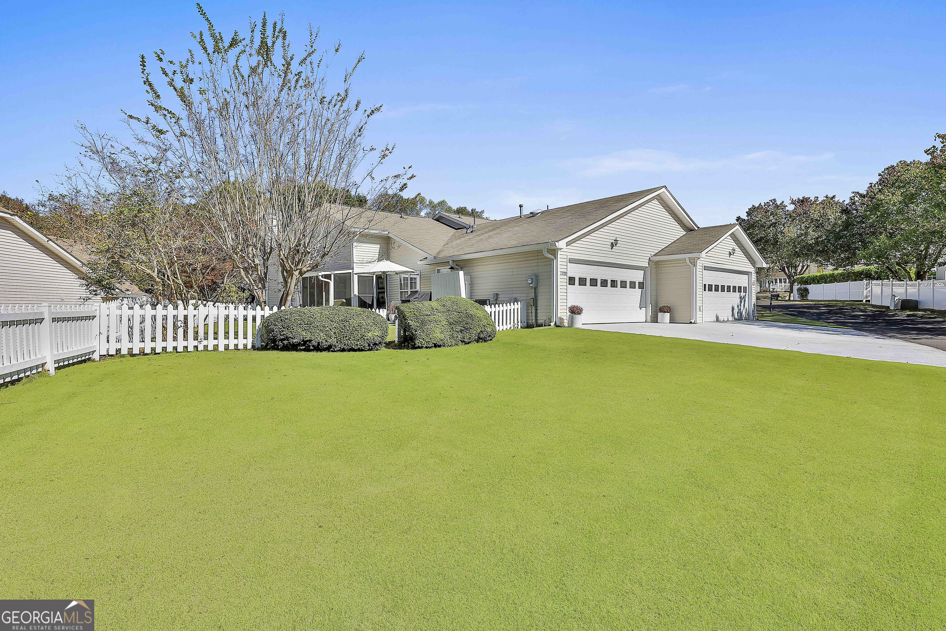 Peachtree City, Georgia 30269, United States, 2 Bedrooms Bedrooms, ,2 BathroomsBathrooms,Residential,Active,238110