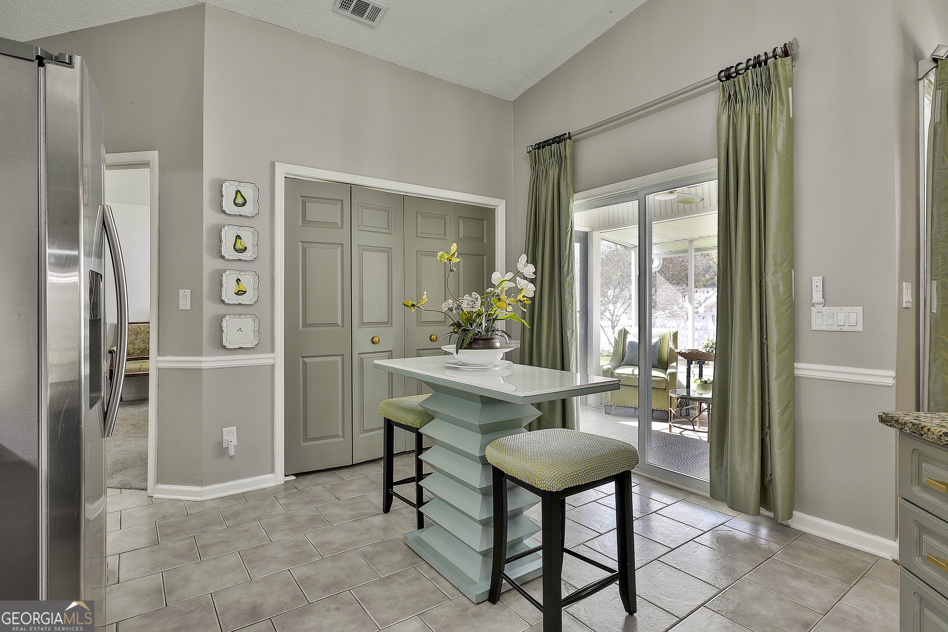 Peachtree City, Georgia 30269, United States, 2 Bedrooms Bedrooms, ,2 BathroomsBathrooms,Residential,Active,238110