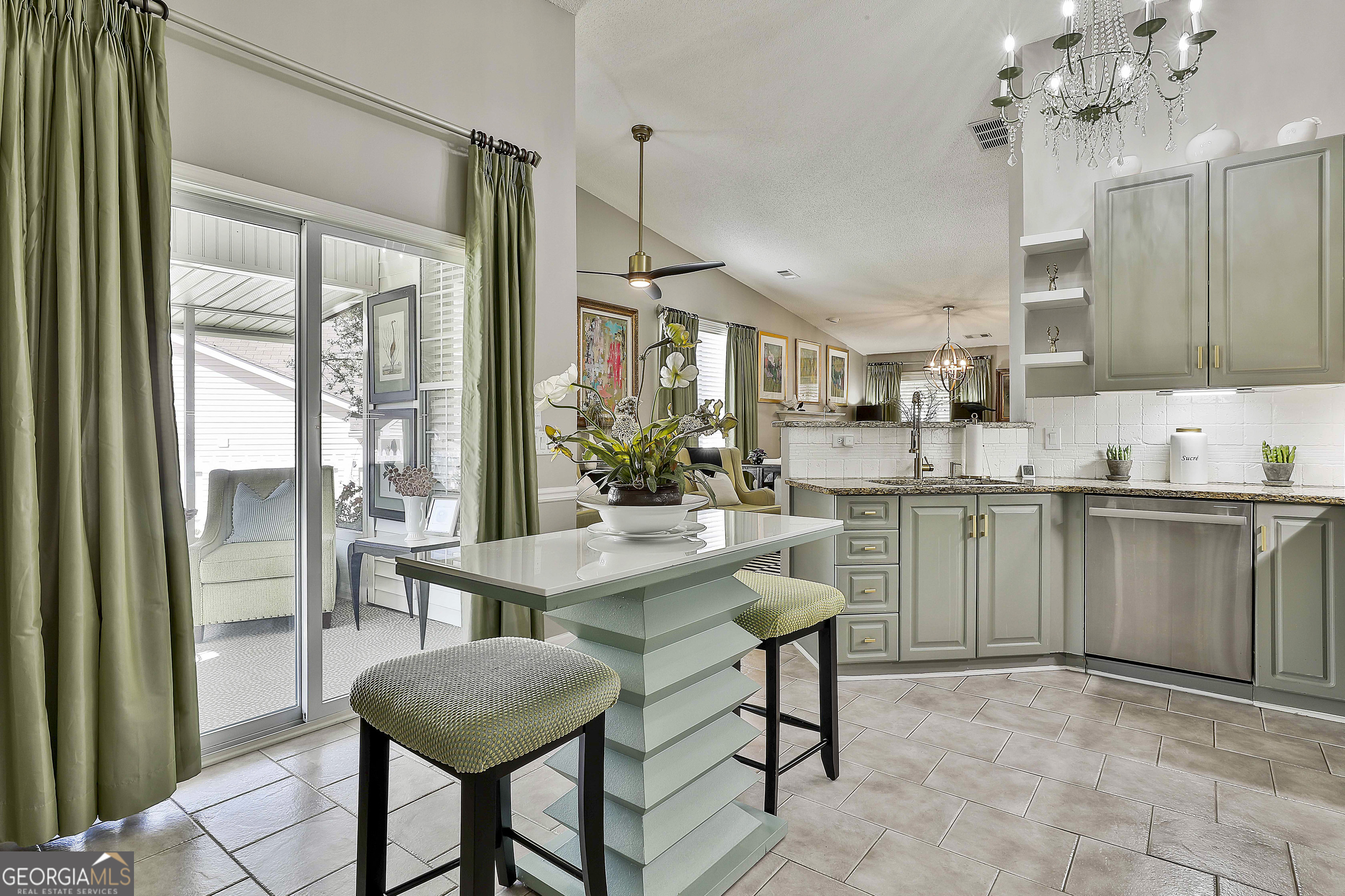 Peachtree City, Georgia 30269, United States, 2 Bedrooms Bedrooms, ,2 BathroomsBathrooms,Residential,Active,238110