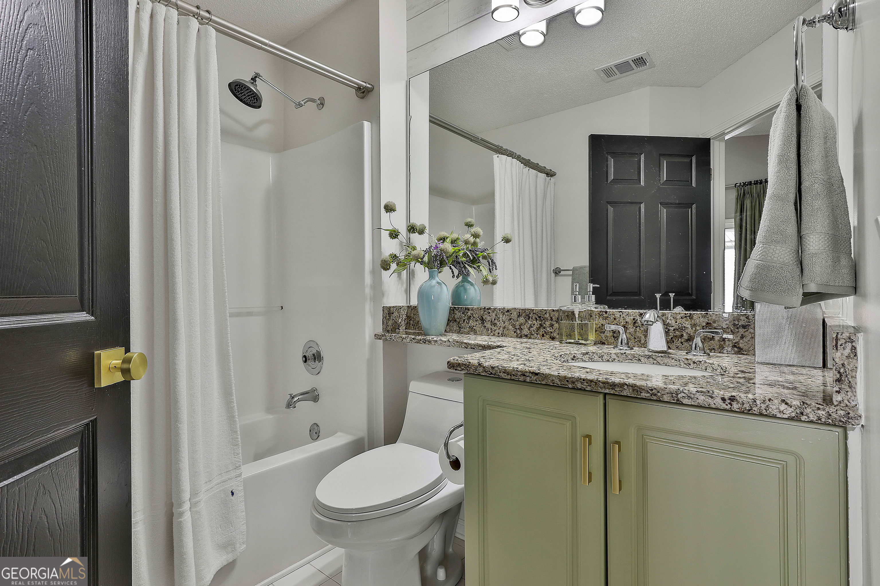 Peachtree City, Georgia 30269, United States, 2 Bedrooms Bedrooms, ,2 BathroomsBathrooms,Residential,Active,238110