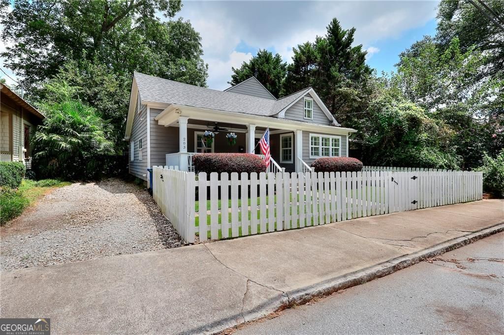 203 Flora AVE NE