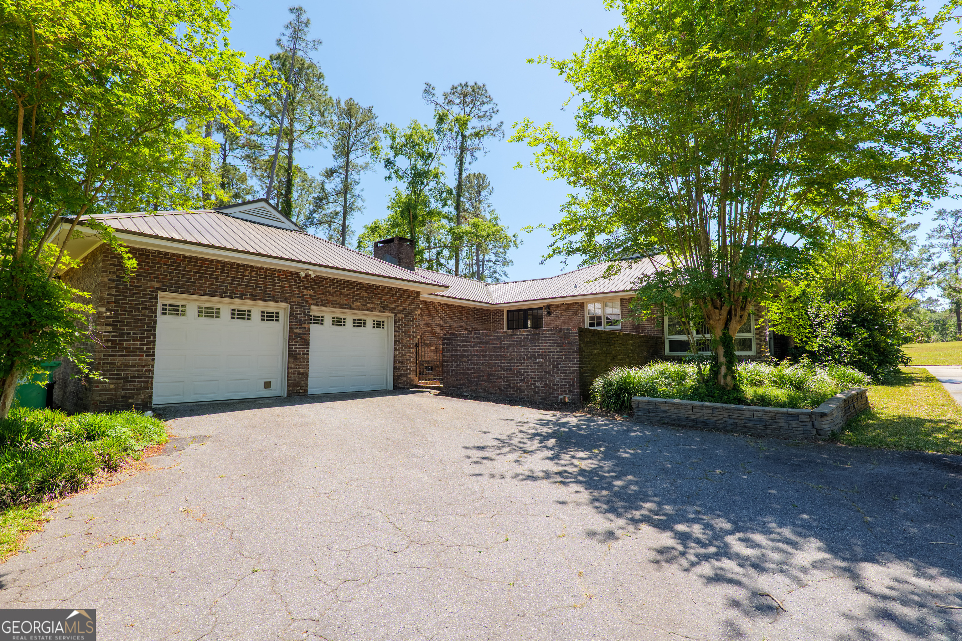2303 Riverhill DR