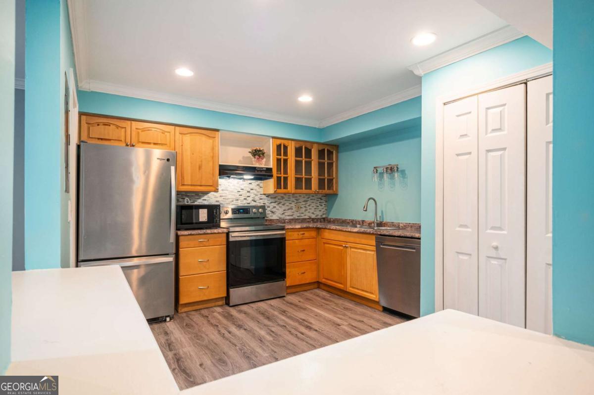 6520 Roswell RD 23
