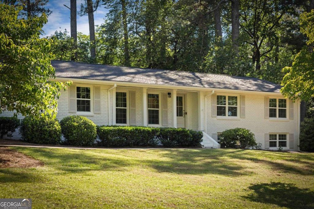 Photo of 1677 Rochelle Drive, Dunwoody, GA 30338 (MLS # 10765251)
