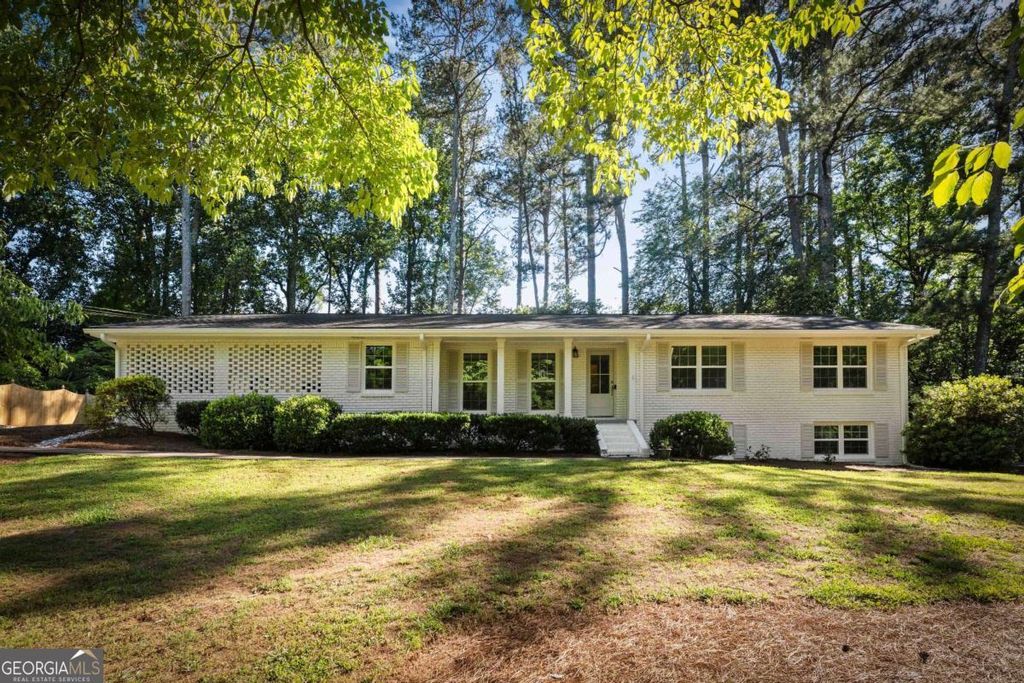 Photo of 1677 Rochelle Drive, Dunwoody, GA 30338 (MLS # 10765251)