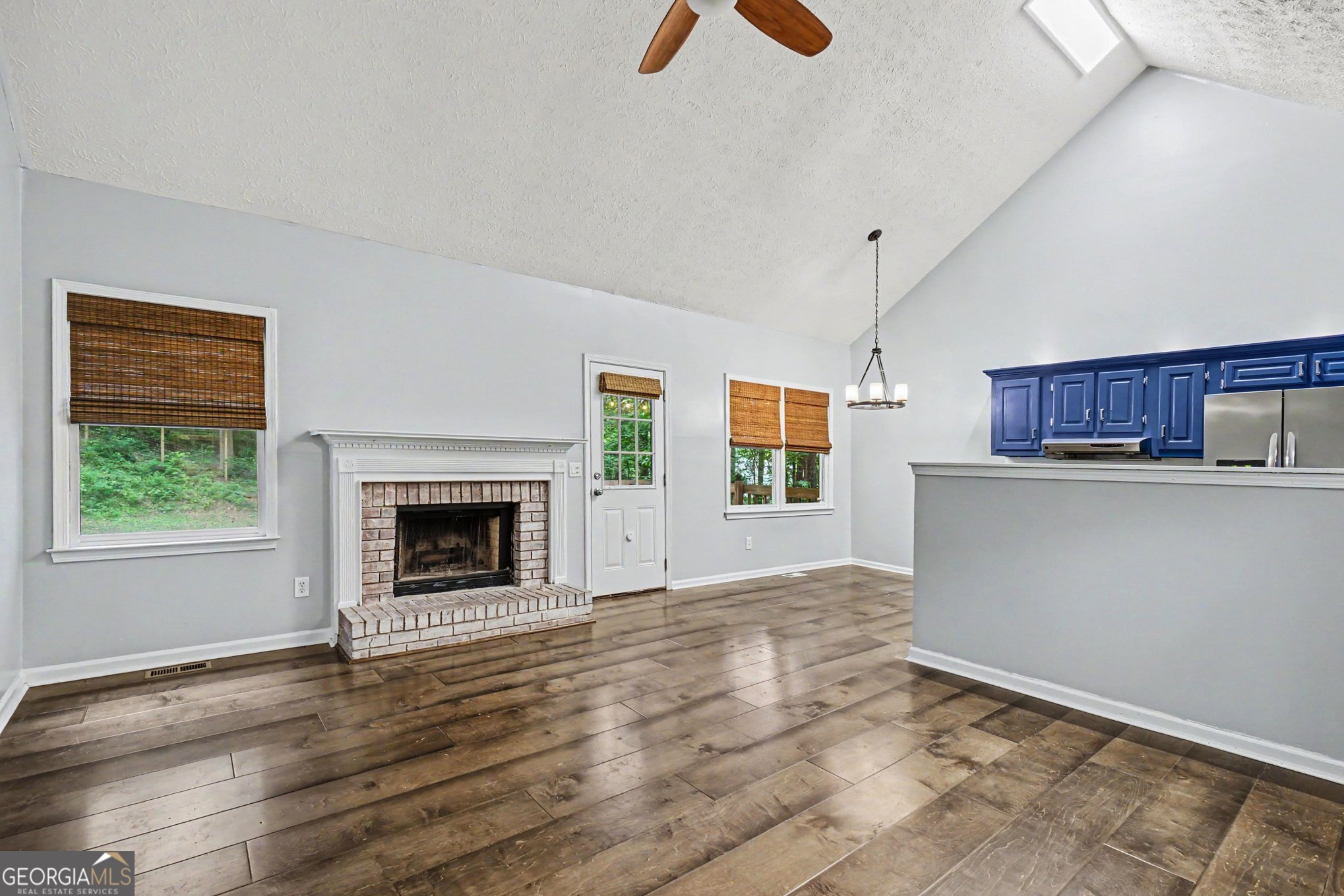 597 Cedarcrest RD