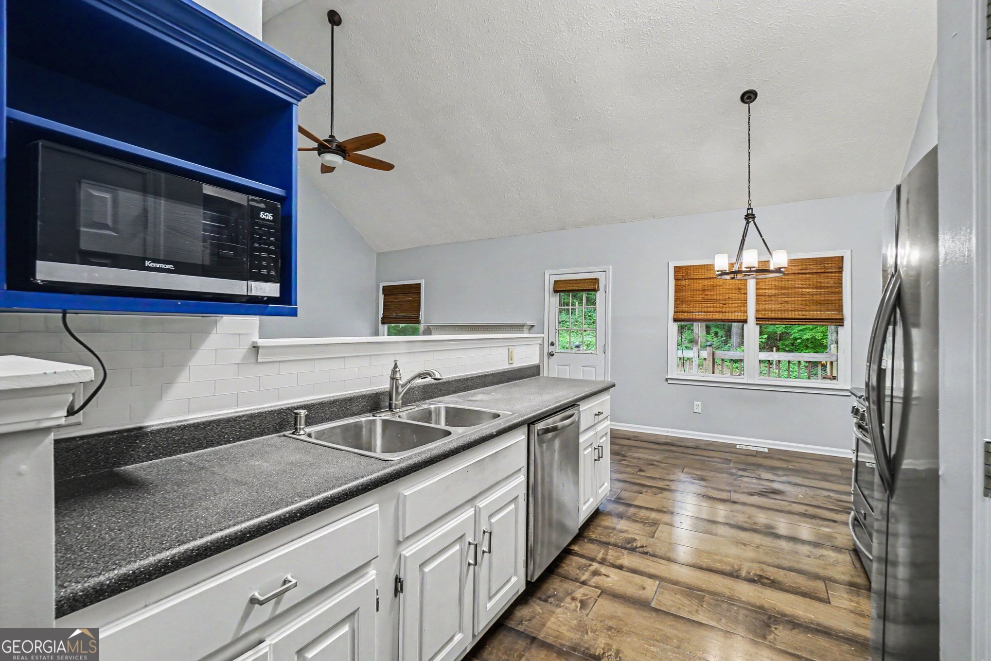 597 Cedarcrest RD