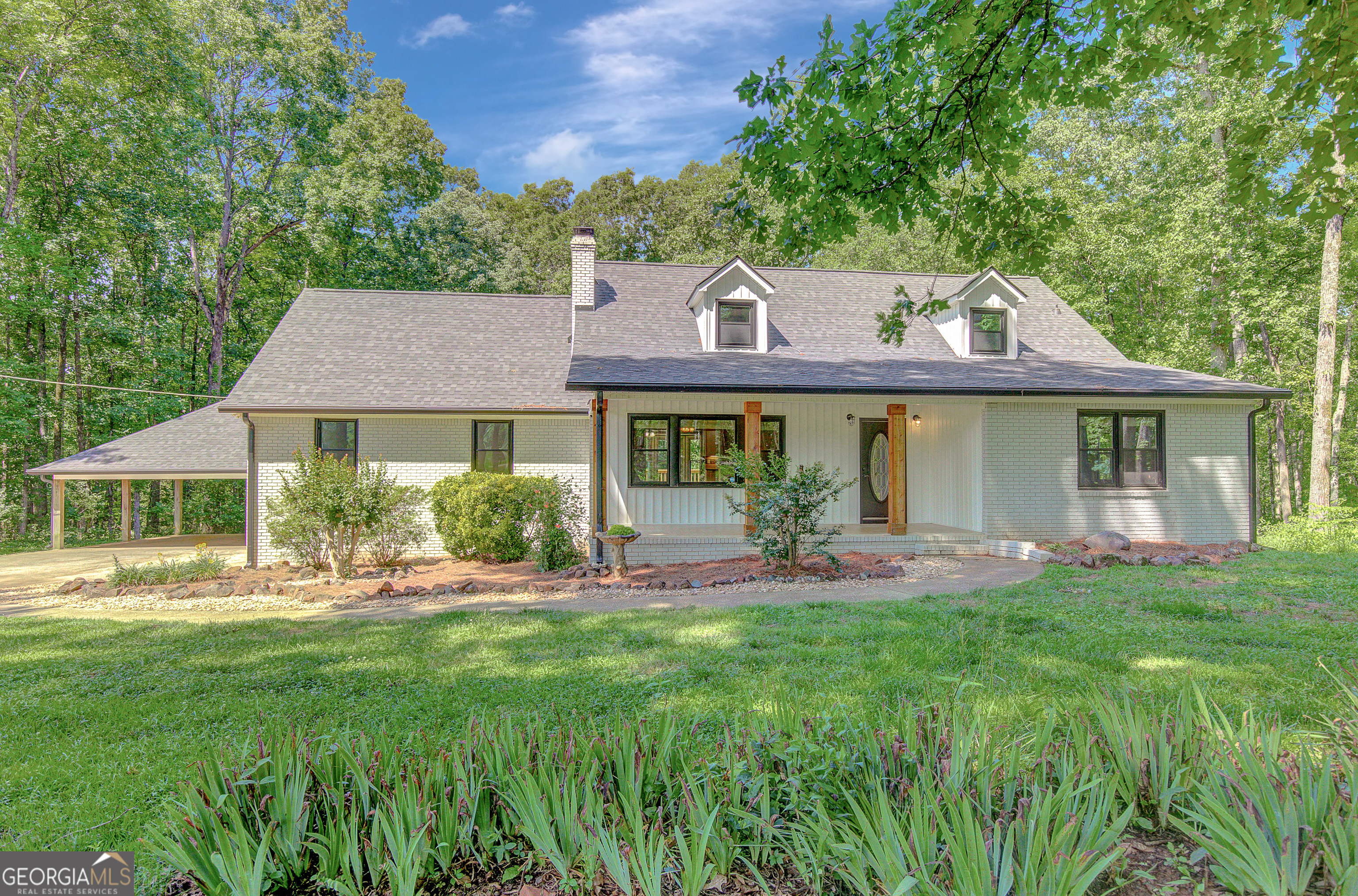 1572 Hines RD