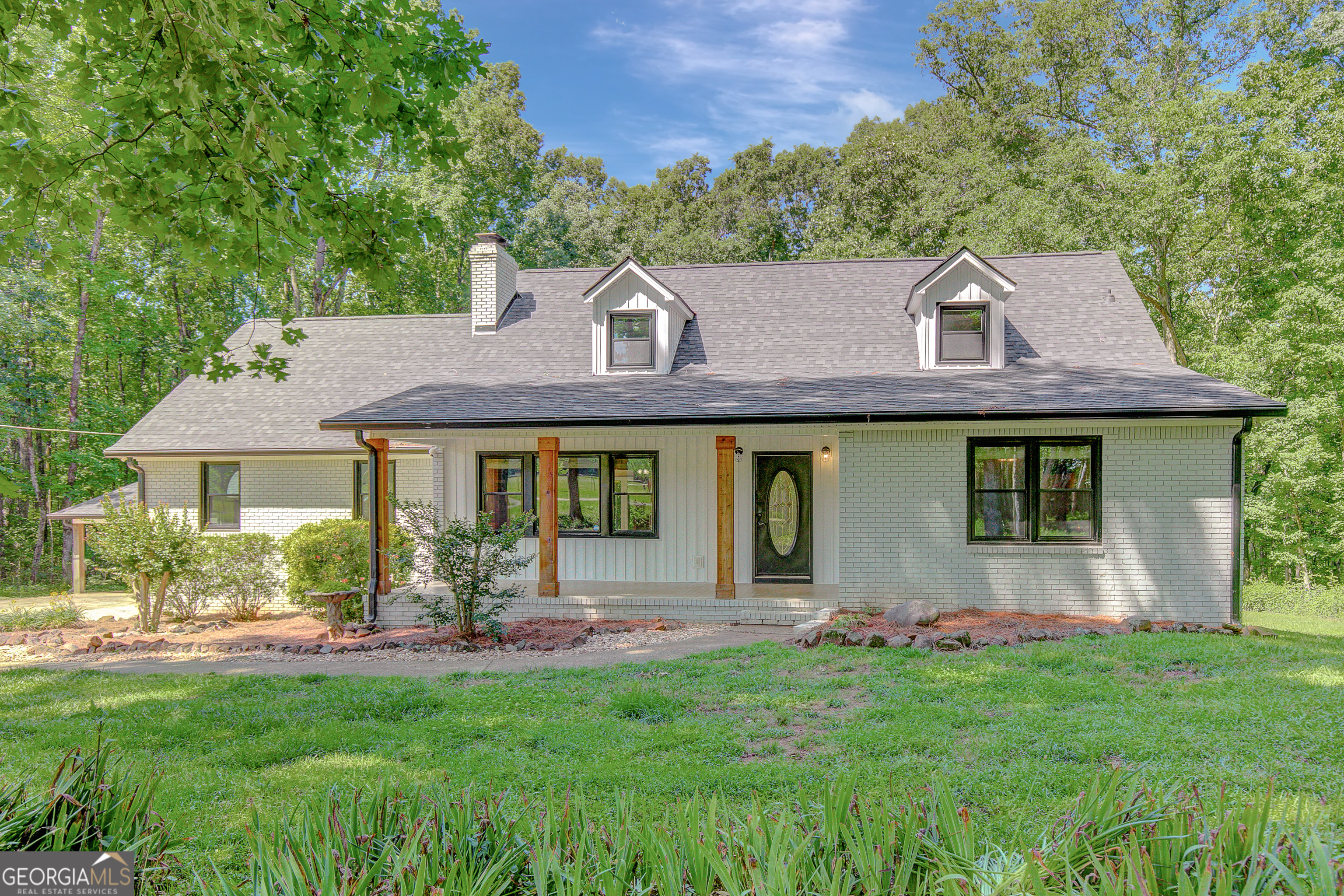 1572 Hines RD