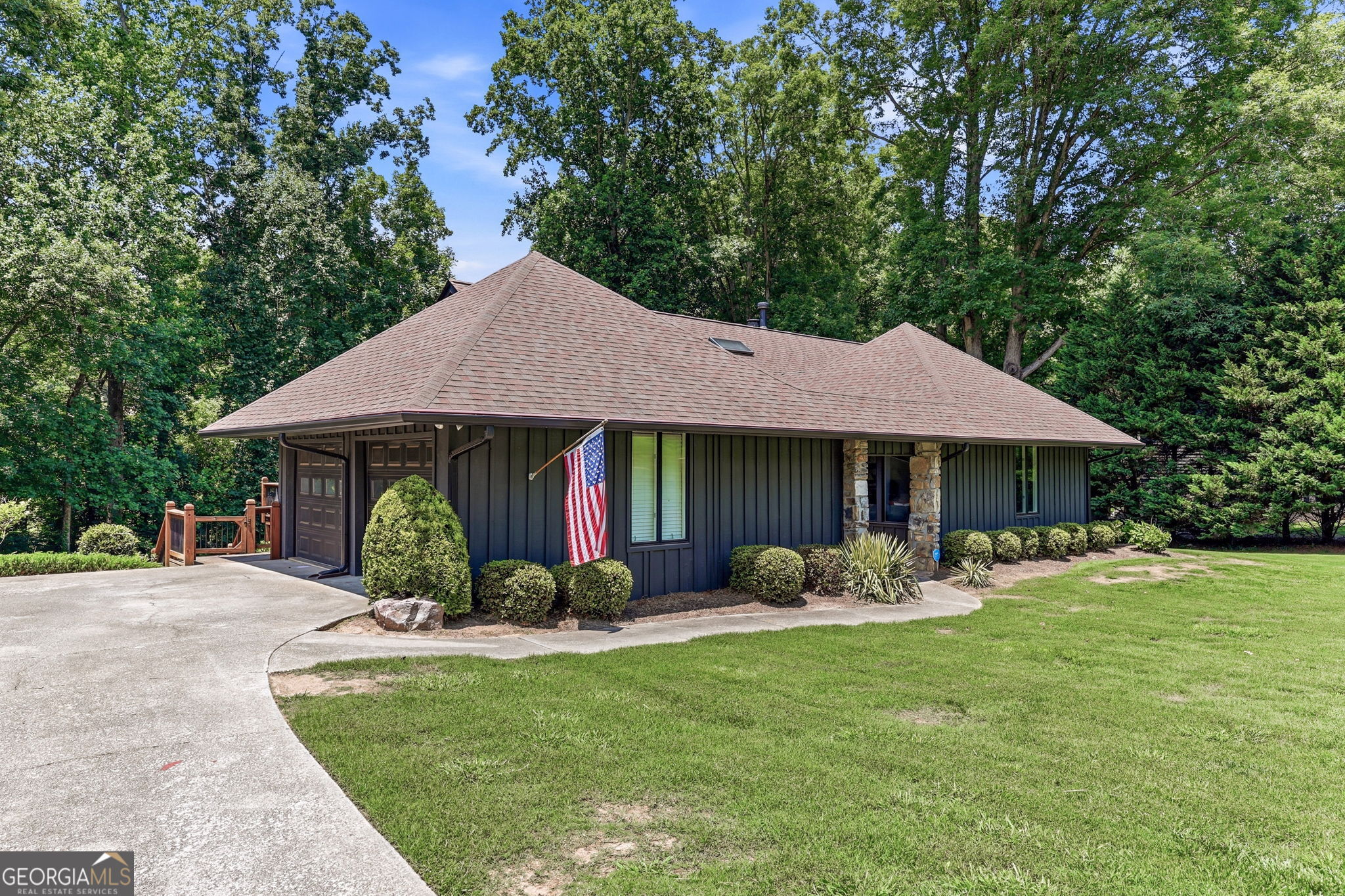 143 Woodlake DR