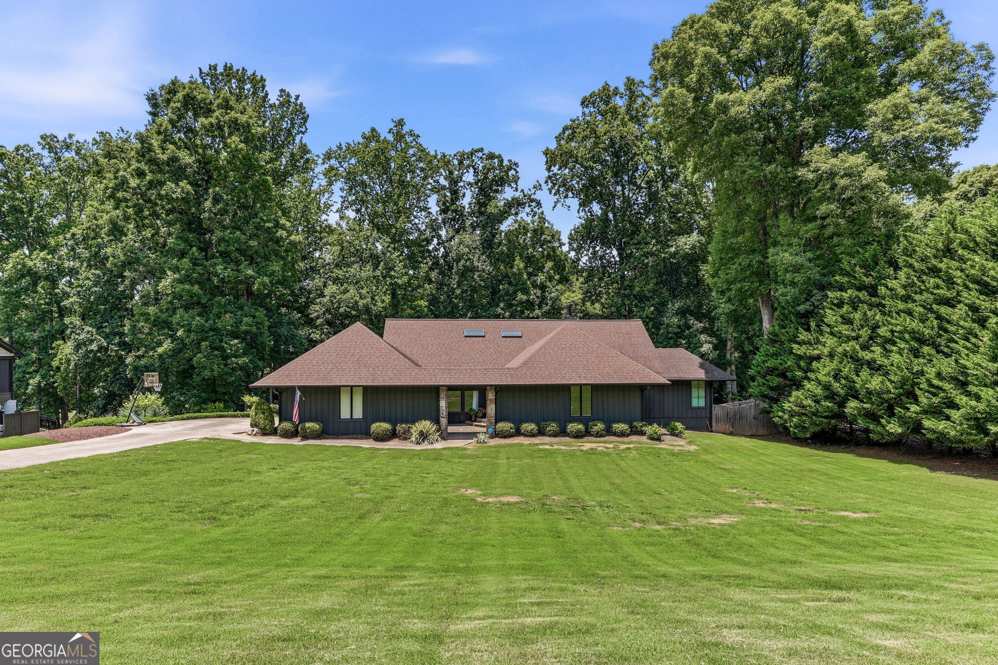 143 Woodlake DR
