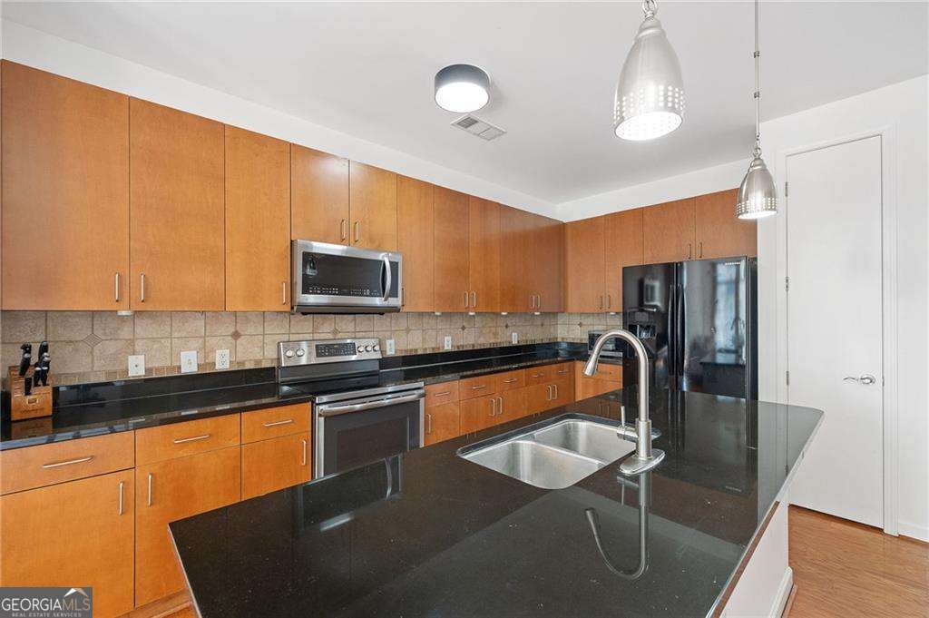 711 Cosmopolitan DR NE 300