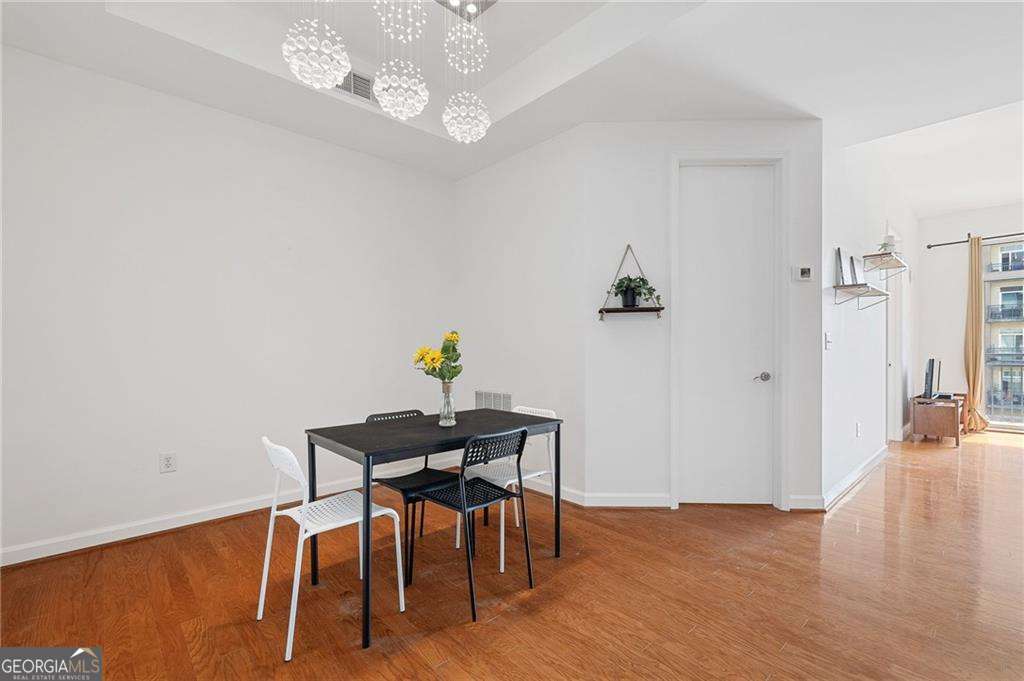 711 Cosmopolitan DR NE 300