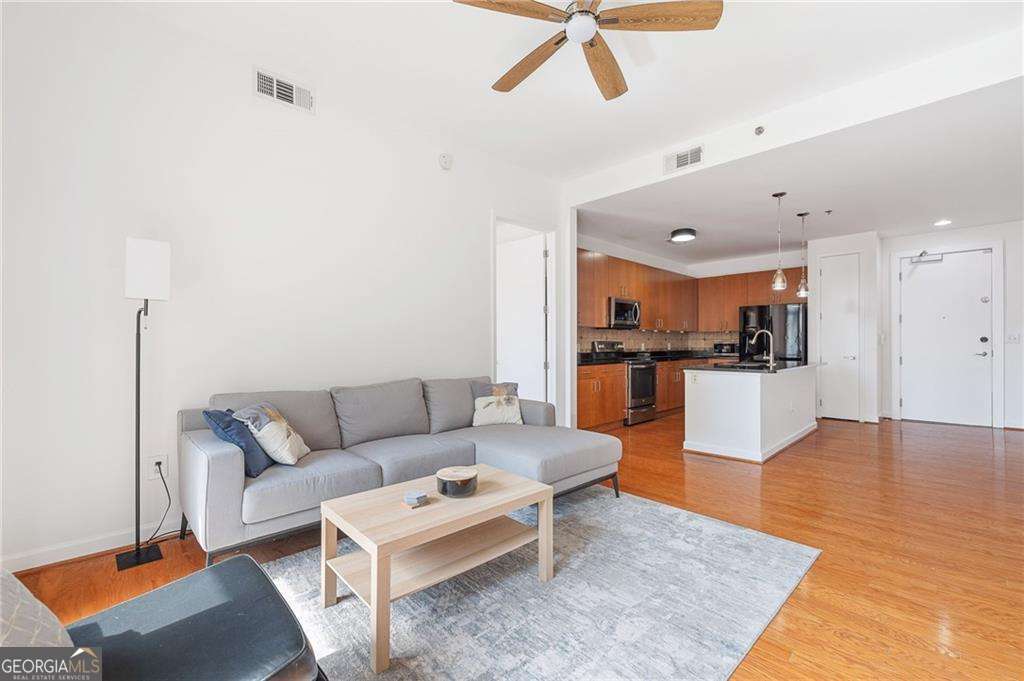 711 Cosmopolitan DR NE 300