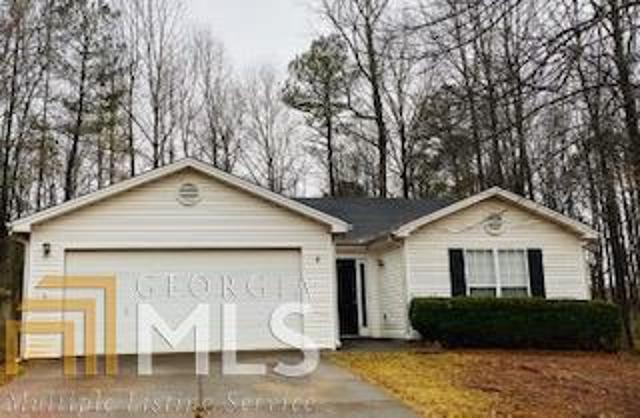 MUST SEE- 3 Bedroom, 2 Bath Ranch Home! HVAC less than 5 yo, vaulted ceilings in open Family Room. Eat-In Kitchen with white cabinets & Breakfast Area. Master Suite features walk-in closet and ensuite bathroom with Garden tub & shower! Two Secondary Bedrooms offer large closets and share full bathroom in hall. Enjoy the private, fenced, wooded back yard. No HOA! Close to Bethlehem's business district! Plenty of shopping and dinning!